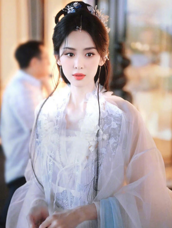 两只小兔子蹦蹦跳的欢乐场景